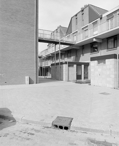 884893 Gezicht op de achtergevels van enkele onlangs opgeleverde nieuwbouwwoningen aan de Hanoidreef te Utrecht.